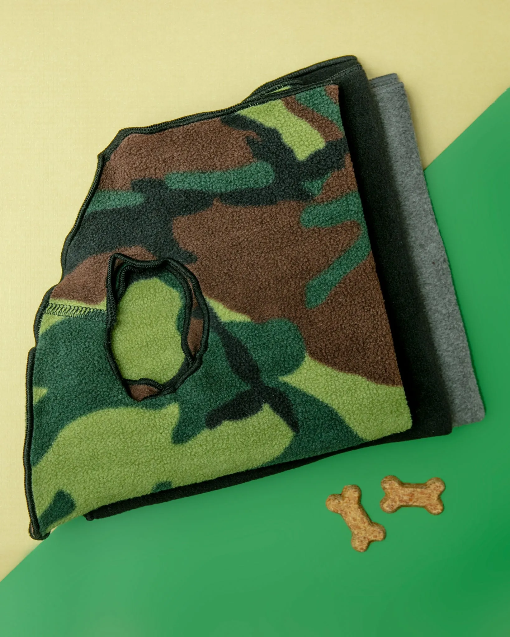 Stretch Fleece Pullover in Modern Camo Print